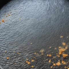 best ways to season a cast iron skillet